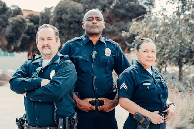 Amerika’da Polis Nasıl Olunur? Başvuru Şartları, Sınavlar, Rütbeler ve Çalışma Koşulları